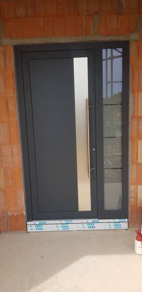 Changer de porte d'entrée par une équipe de professionnels à Sarrebourg