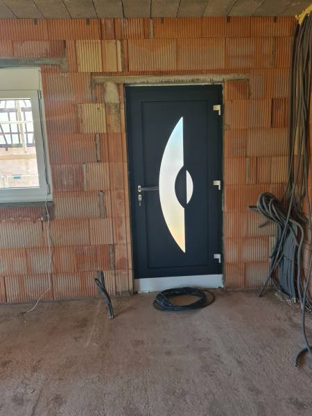 Changer de porte d'entrée par une équipe de professionnels à Sarrebourg